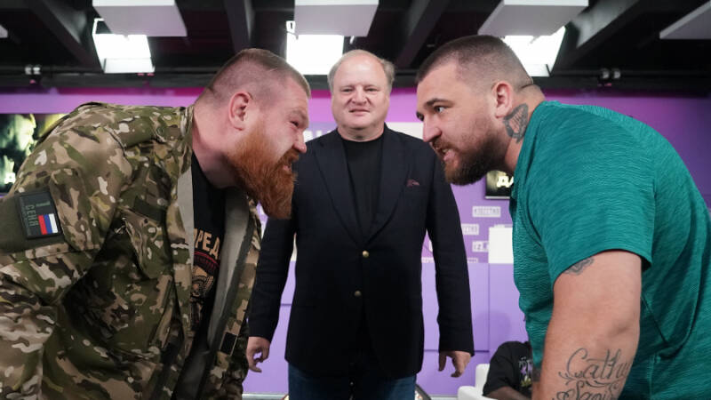 Дацик поборолся с Тернером во время битвы взглядов