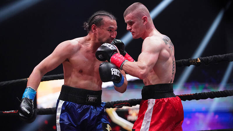 Шелест победил Ерназарулова в бою новой  суперсерии &laquo;Бойцовского клуба РЕН ТВ&raquo;