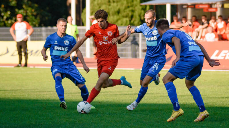 Вольному &mdash; поле: как &laquo;Севастополь&raquo; и &laquo;Рубин&raquo; (Ялта) освоились в ФНЛ