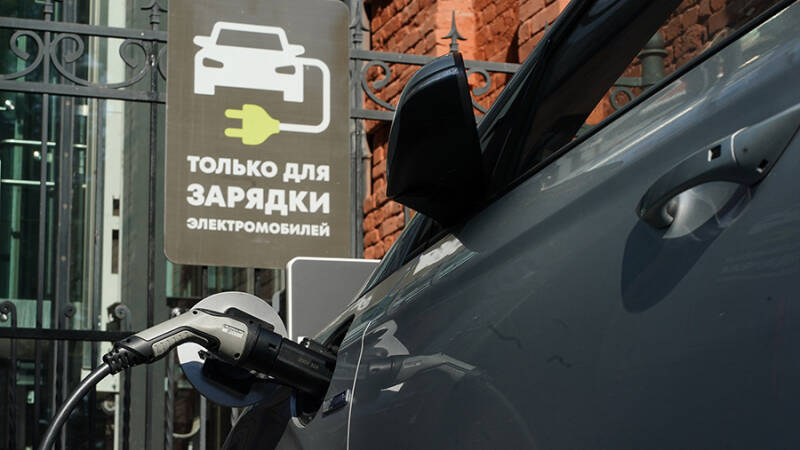 Названы самые популярные у россиян электромобили с пробегом
